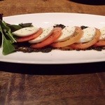 トマトとモッツァレラのカプレーゼ