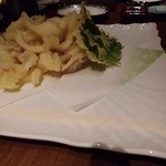 金蛸ダイニング - ゲソは天ぷらにしてもらいました。塩の盛り方がお洒落です。