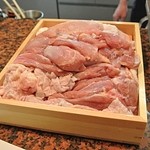 鶏ぃん - 特注で作った木箱にアンビシャスバードが入ってます。