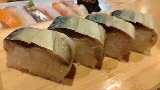 Sushi Ryouri Jizake Harako - 鯖の押し寿司ハーフ