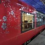 大衆酒場 まるちゃん - 高田駅には、雪月花（観光列車も停まっています）写真をパチリ