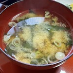 東京庵 - 『かつ丼(味噌汁、漬物付)』の味噌汁