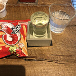 麹町いづみや しろ - カルビーかっぱえびせん、栄光富士 闇鳴秋水 純米大吟醸無ろ過生原酒 