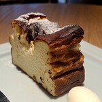 エチュード モンズカフェ - バスクドチーズケーキ