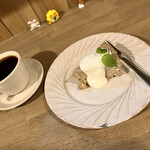 Tsukino Hinata - りんごとアールグレイのチーズケーキ¥520