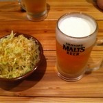 京都酒場赤まる - ビール＆突き出しキャベツ