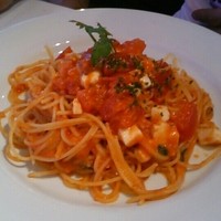 オステリアガウダンテ 神戸ハーバーランド店 - モッツァレラとトマトのパスタ