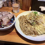 りきどう - 焙煎二色つけチャーシュー
      トッピング_凄平麺+ねぎ