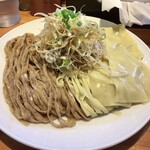 りきどう - 焙煎二色つけチャーシュー
      トッピング_凄平麺+ねぎ