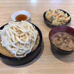 粉家 - "豚肉ごま汁うどん(大盛)"850円と"かきあげ"150円♪