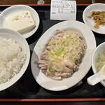 Nangokutei - 蒸し鶏のネギ生姜ダレかけ