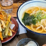 うどん工房悠々 - かき揚げとメインのうどん