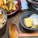 うどん工房悠々 - かやくご飯と小鉢