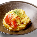 北海道酒井農場玉米雞蛋和番茄的松軟炒