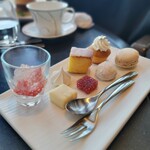 DINING & BAR TABLE 9 TOKYO - 