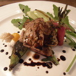 トラットリア スペランツァ エッセ - 豚肉のソテー　空豆と白胡瓜、キンカン、ルッコラと赤人参