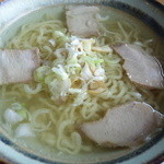 山塩らーめん（\650）！まろやかでふか～い味わいのスープ♪