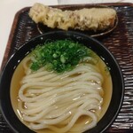 うどん 丸香 - かけうどん(並)、ちくわ天。