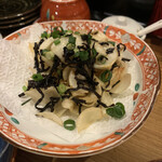 Udon Sakaba Zakuro - 百合根と昆布の炒め物