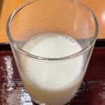 Daiwaroinetto Hoteru - 牛乳