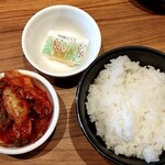 Jukusei Yakiniku Ichiban - ご飯とキムチ、ニンニク