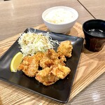 Oyakodon Torikai Express - 若鶏もも特製唐揚げ定食