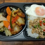 チャンロイ - 料理写真:野菜炒めとガパオライス 856円→夕方で756円