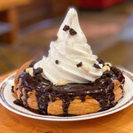 コメダ珈琲店 - 料理写真:シロノワール ブラックサンダー☆