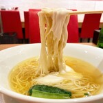 黄金の塩らぁ麺 ドゥエイタリアン - 