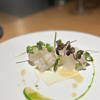 malca - 平目のカルパッチョ。エンガワ部分だけ軽く燻してますかね。ウイキョウの優しい苦味も美味。