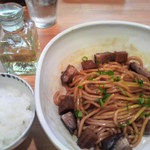 濃厚魚介らぅ麺 純 - 海老油そば（200グラム）650円とライス小100円