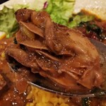 SPICY CURRY 魯珈 - 牡蠣と春菊のカレー