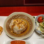 Hiroshima Sakedokoro Jouya - ①若鶏ソテー
                        ②若鶏煮つくね
                        ③かいわれ大根胡麻ドレサラダ
                        
                        その中でも②若鶏煮つくねが良かった
                        味わいはやや濃いめですが、鶏の味がちゃんとする素朴なつくねでした。