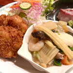 IKOBU - Bランチ 950円
                (帆立貝とカニクリームの合わせカツ、八宝菜)