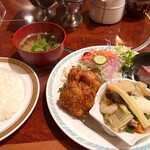レストラン イコブ - Bランチ 950円
            (帆立貝とカニクリームの合わせカツ、八宝菜)