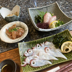 Sakanaryouri No Misedaruma - タコのお刺身といろいろ魚の漬け、カンパチだったか。