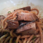 濃厚魚介らぅ麺 純 - チャーシューやシナチクもざっくり太切り