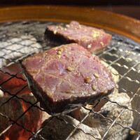 炭火焼肉 伏見屋 飛騨牛別邸 - 新鮮厚切りレバー