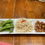 桂園 - 料理写真:前菜　特に右のピーナッツがスパイシーで美味しくて、おかわりしちゃいました！