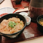 築地食堂 源ちゃん - 真鯛の胡麻だれ丼