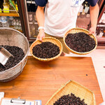 善福寺珈琲 江ノ屋 - 焙煎直後のシングル豆