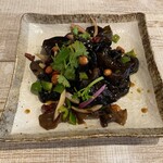 해파리의 검은 식초 무침