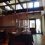 cafe Ondo - 二階の床をなくして開放的な内装