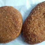 大正製パン所 - カレーパン(左)とカツカレーパン