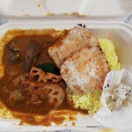 和蔵 - 料理写真:牛すじカレー・スパイシーつくね