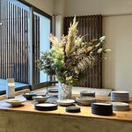 SHE meguro - １階エントランス。入口付近に作家物の陶器を展示販売