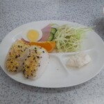 Dontaku - 焼きそば定食大盛り（おにぎり2個、サラダ、ポテトサラダ、ハム、ゆで卵、オレンジ）