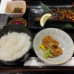 酒と肴 まる蔵 - 鯖の塩焼き定食 920円、納豆 100円 ♪