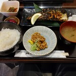 Saketosakana Maruzou - 鯖の塩焼き定食 920円、納豆 100円 ♪