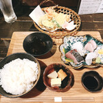 Kitahama Ishikoro - 海老と野菜の天ぷらと刺身のセット 980円